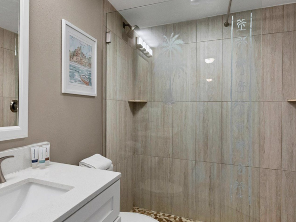 Sixth floor Condo with views of Northern Siesta Key and the Gulf